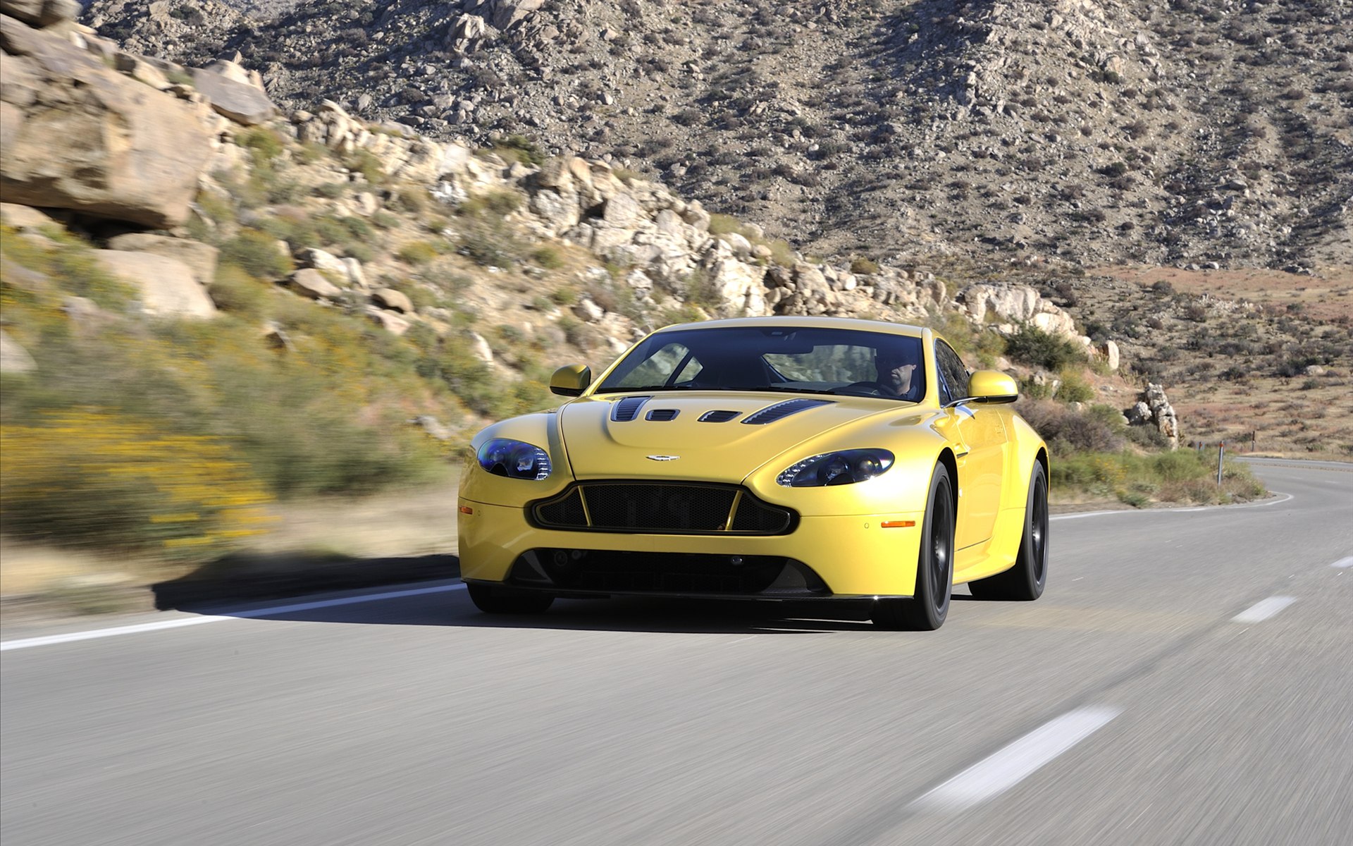 Aston Martin V12 Vantage S 2014